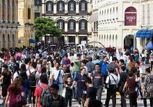 China has added eight cities to the Individual Visa Scheme for Macau to shore up a flagging tourism sector. Macau Chief Executive Ho Iat Seng said the SAR hopes to host more international events. For a FREE sub to GGB…